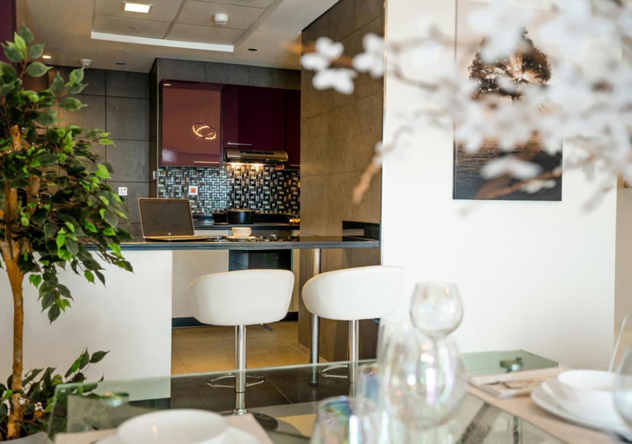Nasma Luxury Stays - Cayan Tower Dubai Bagian luar foto