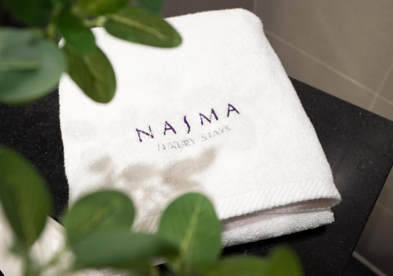 Nasma Luxury Stays - Cayan Tower Dubai Bagian luar foto