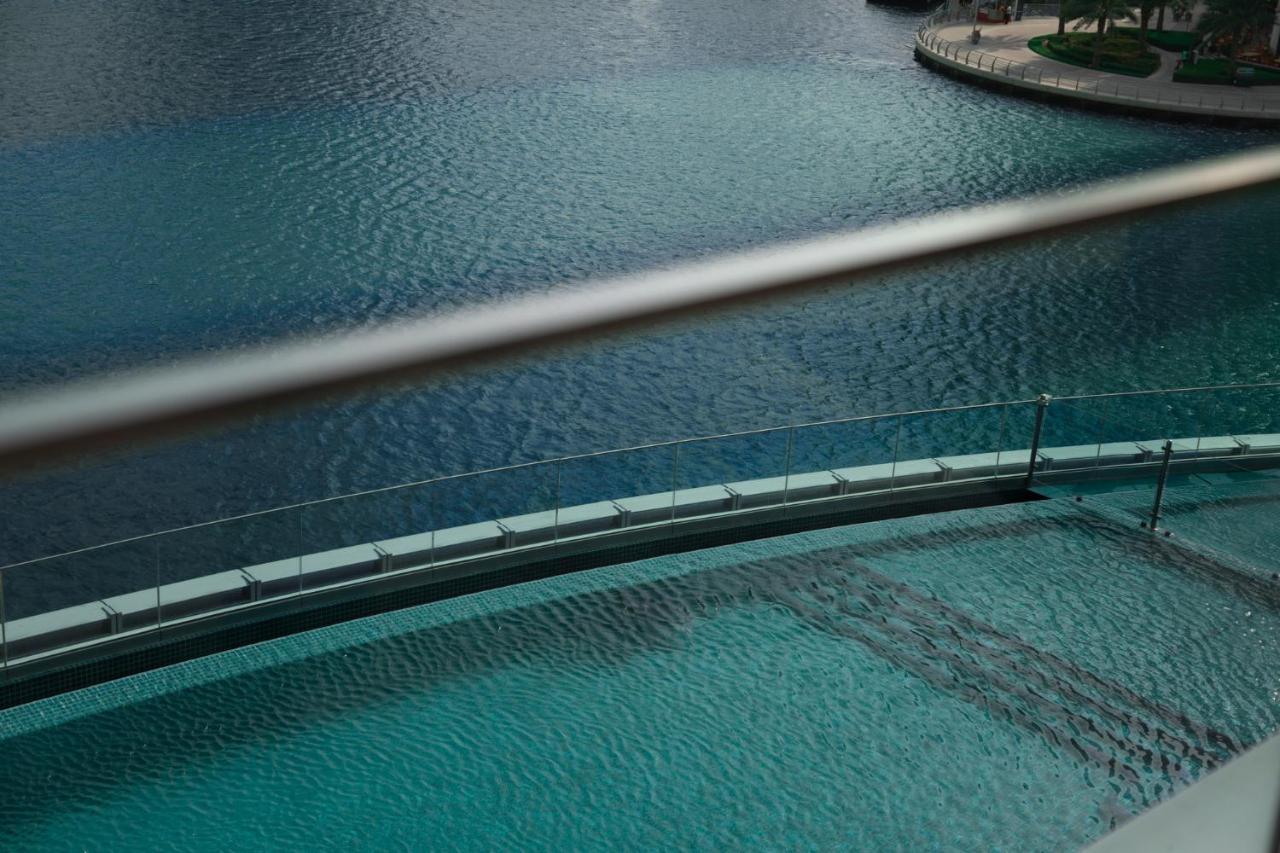 Nasma Luxury Stays - Cayan Tower Dubai Bagian luar foto