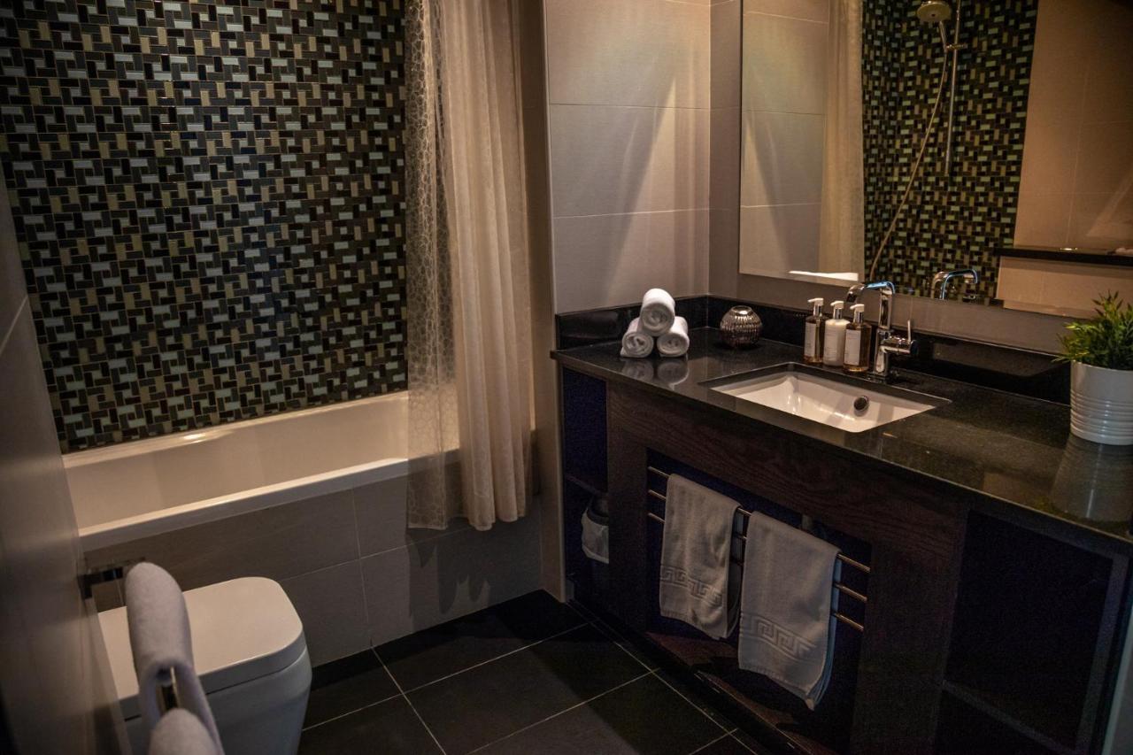 Nasma Luxury Stays - Cayan Tower Dubai Bagian luar foto
