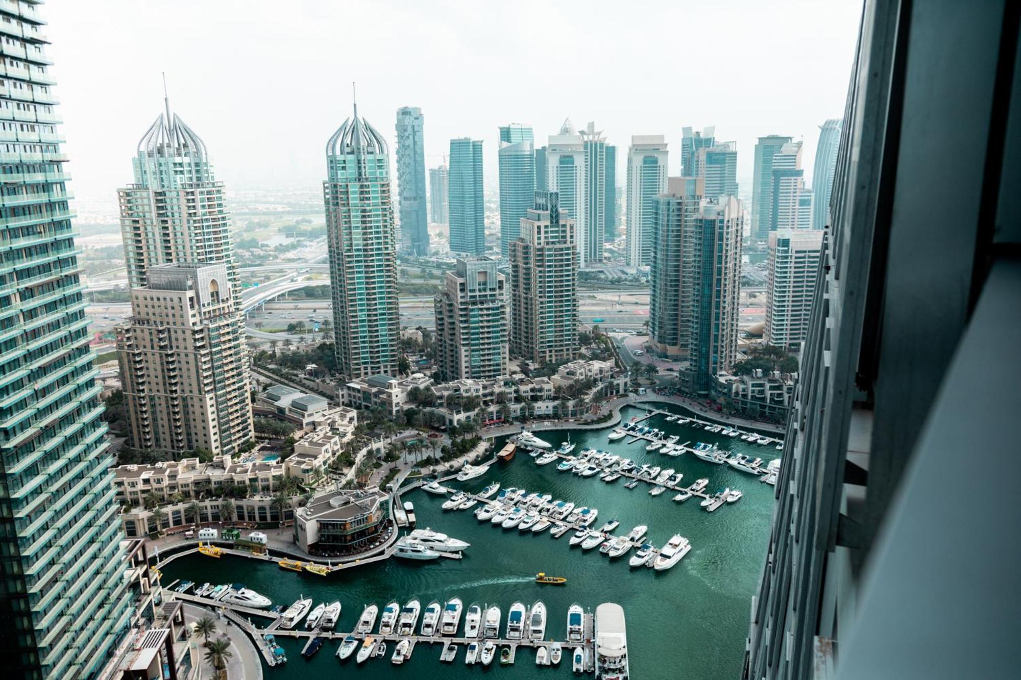 Nasma Luxury Stays - Cayan Tower Dubai Bagian luar foto