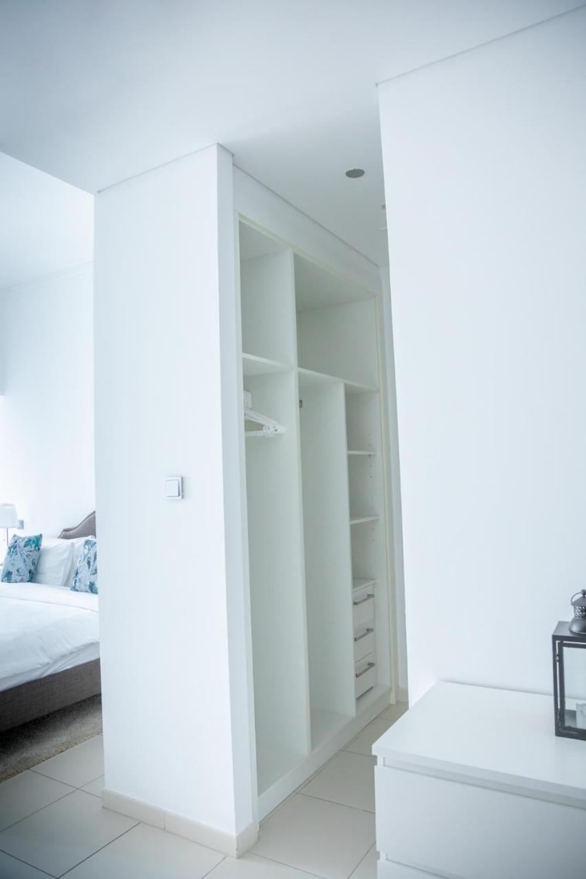 Nasma Luxury Stays - Cayan Tower Dubai Bagian luar foto