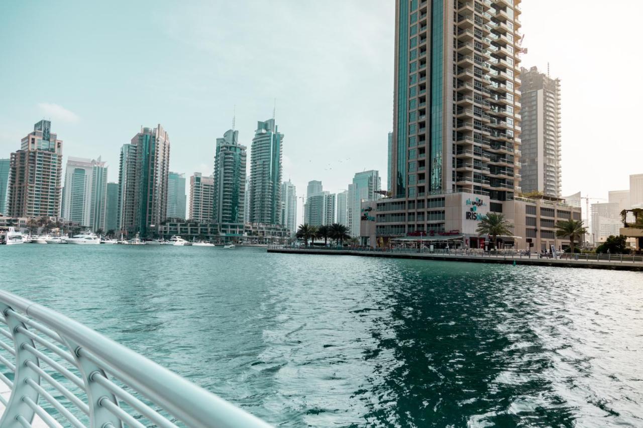 Nasma Luxury Stays - Cayan Tower Dubai Bagian luar foto